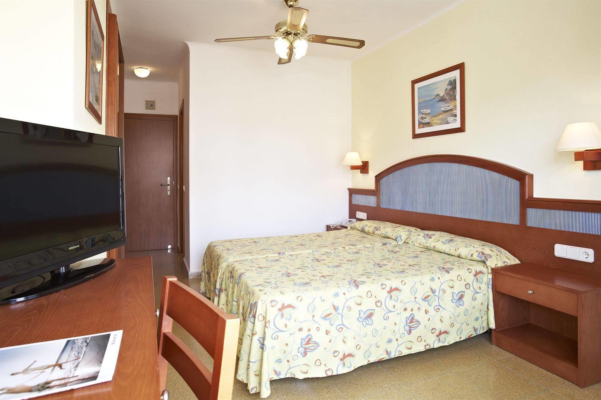 Universal Perla 4*