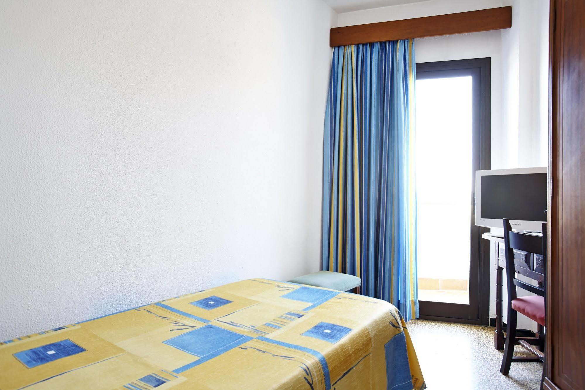 Universal Perla 4*